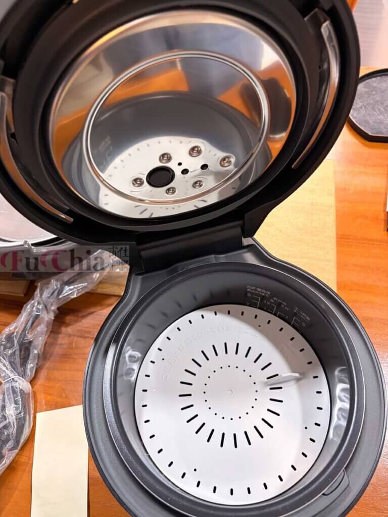 SR-CR09B-IH電子鍋內部